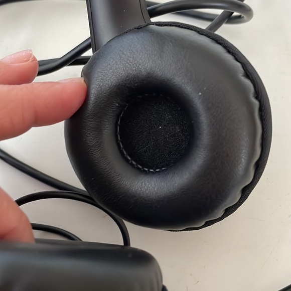 Logi Headset - Picture 3 of 4